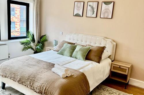 Shadwell Apartment | Stylish 1 bed apartment - Sleeps 4 & Free Parking