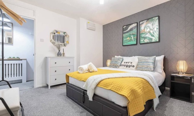 Bromley North Condo | Stylish 1-Bed Luxury Retreat