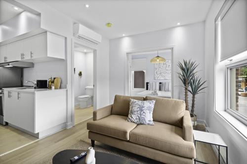 Little Italy Apartment | Stylish 1-Bedroom Haven by Jean Talon Market
