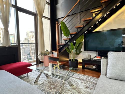 San Lorenzo Apartment | Stylish 100 SQM 3BR Loft Near Greenbelt Makati