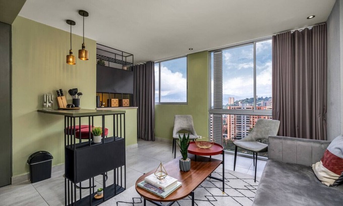 El Tesoro Apartment | Stylish 19th floor loft near El Tesoro city view