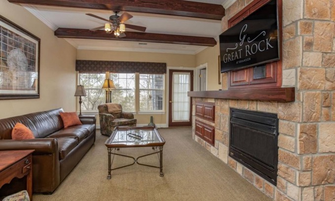 Branson Hotel | Stylish 1BR Haven at Great Rock Retreat