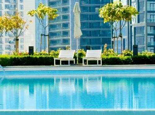 Downtown Dubai Apartment | Stylish 1BR near Burj Khalifa, Dubai Mall and Fountains