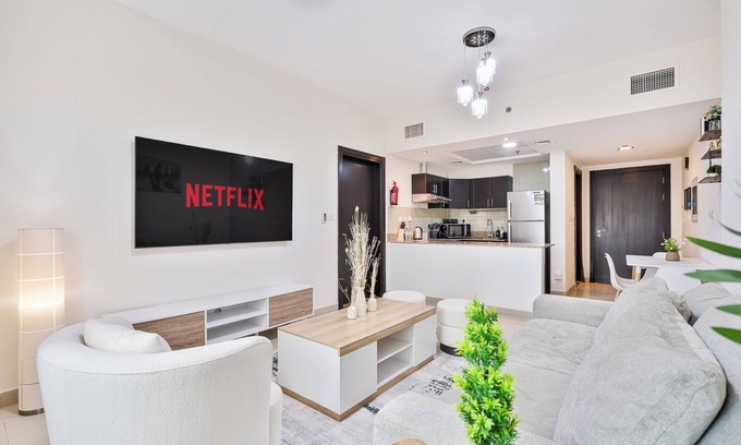 Dubai Apartment | Stylish 1BR w/Balcony, Pool, Gym & Free Parking
