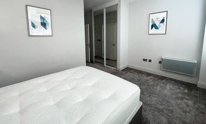 Pier Head Apartment | Stylish 2 Bed Apartment in Tower Building Liverpool
