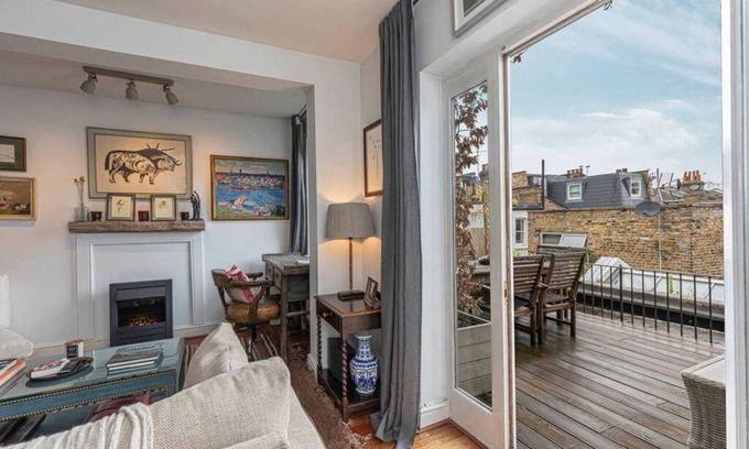 St. Mary's Park Apartment | Stylish 2-bed flat w/terrace near Battersea Park