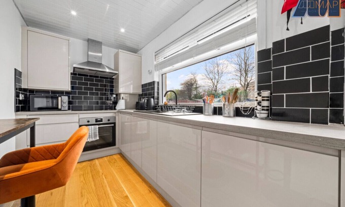 Grangemouth House | Stylish 2 Bed Home With Garden Space