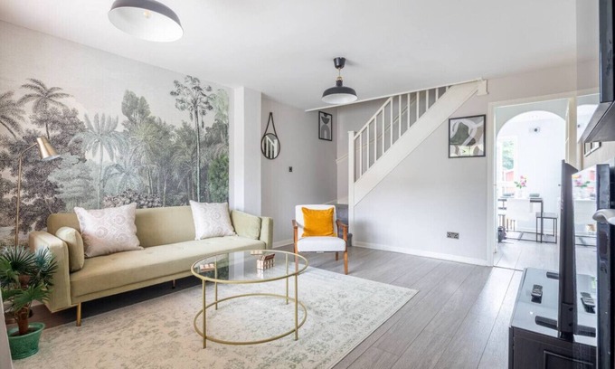 Cambridge Apartment | Stylish 2-Bed Home in Cambridge