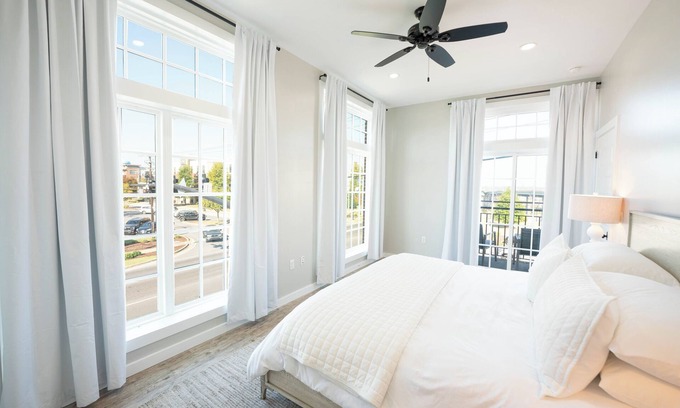 Tuscaloosa Condo | Stylish 2-Bedroom Condo with Views!