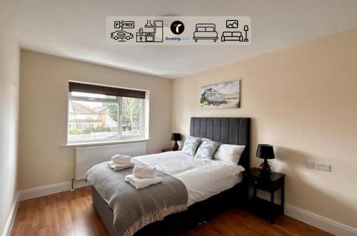 Watford Apartment | Stylish 2 Bedroom Flat By Tara Stays Short Lets & Serviced Accommodation Watford With Free Parking & Nearby Warner Studios
