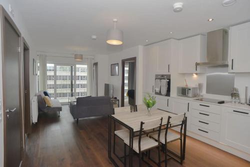 Southend-on-Sea Apartment | Stylish, 2-bedroom flat, Central Southend Flat, 11th floor