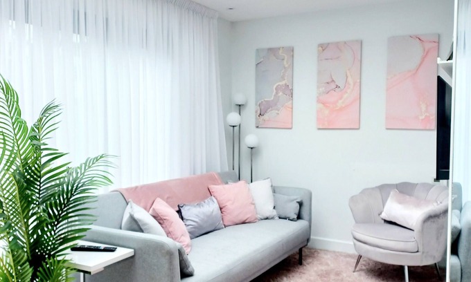 Swalecliffe House | Stylish 2 Double Bed Holiday House With Garden