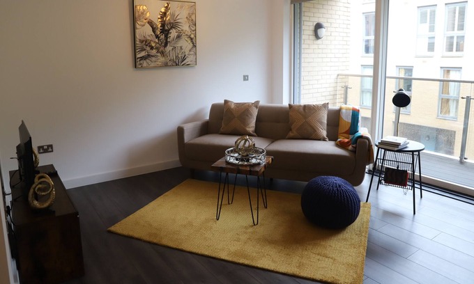 Deptford Condo | Stylish 2bed apartment with parking on site
