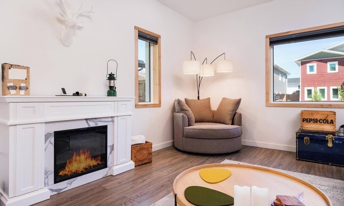 Whitehorse House | Stylish 2BR, 2.5BA house w/movie room, patio, BBQ + fire pit. Lovely + quiet.