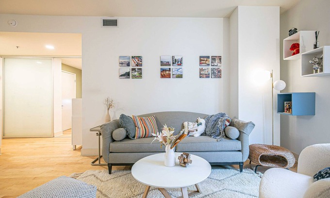 Rincon Hill Apartment | Stylish 2BR Apartment in Downtown Lansing｜Workspace Included｜Pet-Friendly #41904