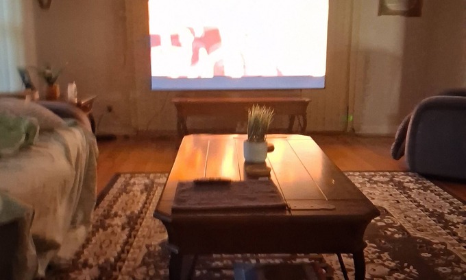 Silver Lake House | Stylish 2BR Florida Home w/85" & 75" TVs + 3 Total Screens!