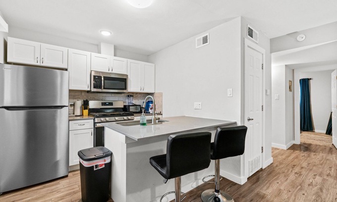 Highland Apartment | Stylish 2BR in Highland Austin TX 5939