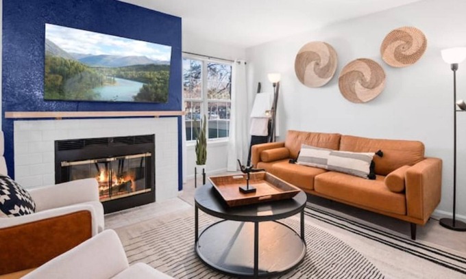 Littleton House | Stylish, 3 bed 2 bath townhome in Centennial! 24 minutes to Red Rocks!