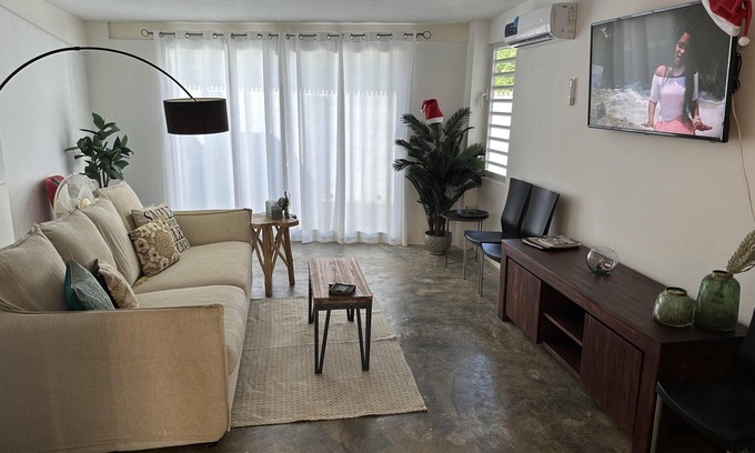 Willemstad House | Stylish 3-Bed House in Brakkeput Meimei