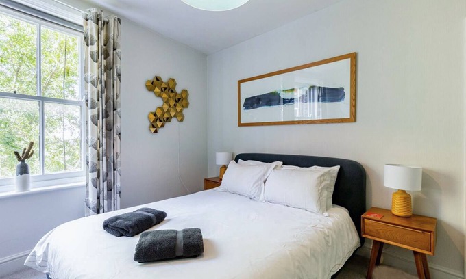 Southfields Condo | Stylish 3 bedroom apartment in Southfields