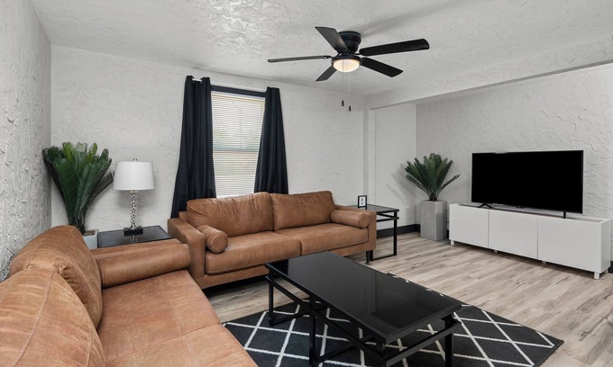 Rock Island Apartment | Stylish 3BR/2BA Getaway for 8