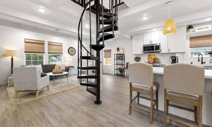 Vancouver House | Stylish 3BR | 2mi to Waterfront + Fenced Yard