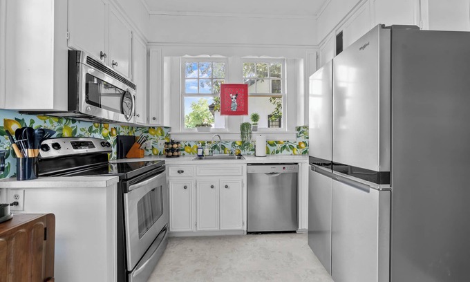 Columbus House | Stylish 3BR Retreat w Porch and garden