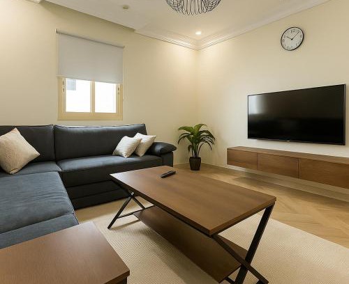 Jeddah Apartment | Stylish 3BR Smart TV & Wi-Fi