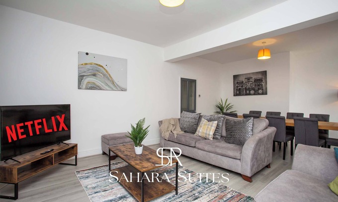Blyth House | Stylish 5BR – Contractor Stay & Parking – 20% Off