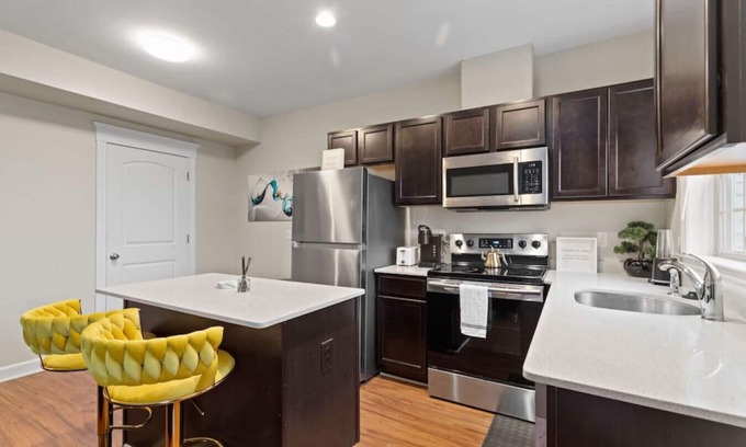 Detroit Apartment | Stylish and Comfortable 1-BR in the Heart of Detroit