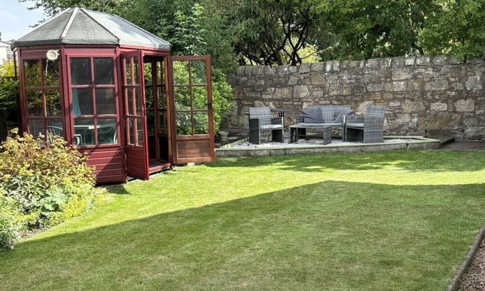 Cupar House | Stylish and homely bungalow, quiet and perfectly situated for St Andrews.