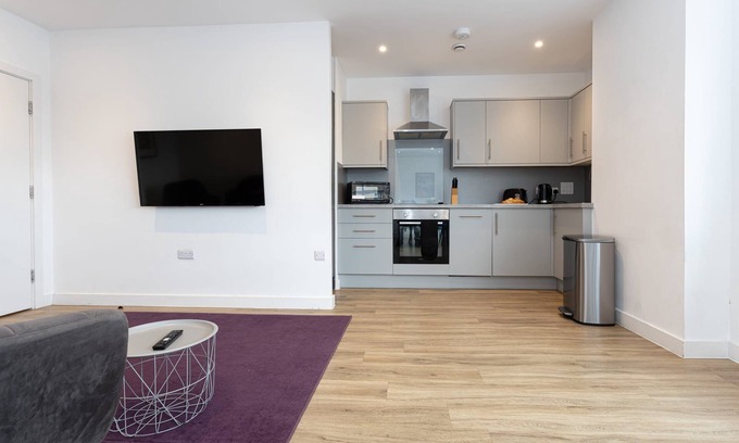 Cheetham Hill Apartment | Stylish Apartment in Central MCR by Pillo Rooms