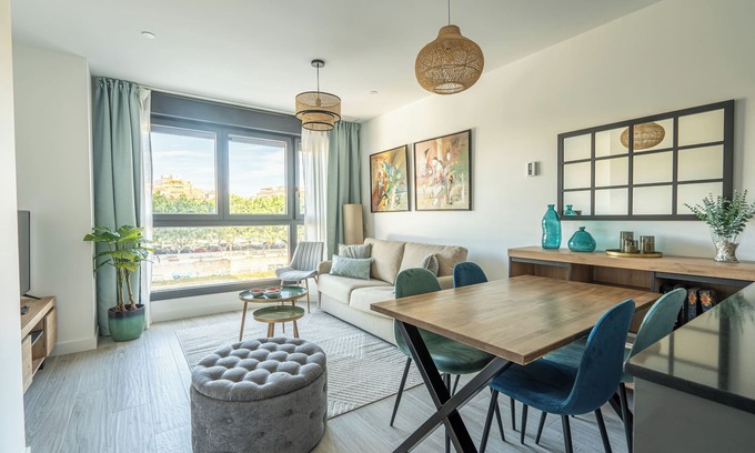 Palma-Palmilla Apartment | Stylish Apartment in Martiricos Towers