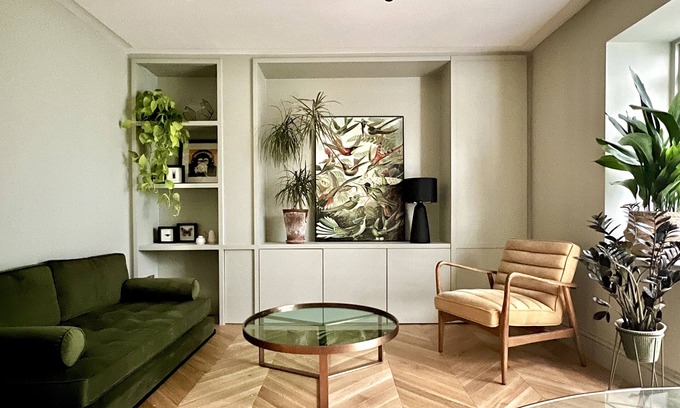 Campden Apartment | Stylish apartment minutes away from Hyde Park and Notting Hill Gate Station.