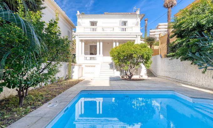 Lazaret Villa | Stylish Art Deco villa, 4 Bdrs, Swimming Pool and Garage