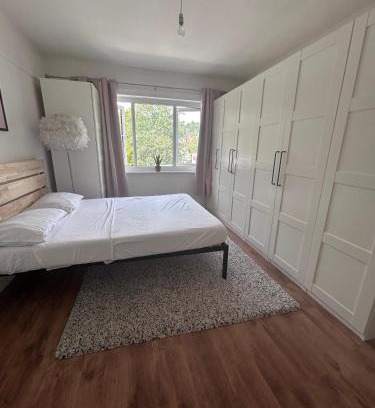 London Borough of Bromley Apartment | Stylish BR3 Flat Direct train to LDN Bridge and Waterloo and Charing X