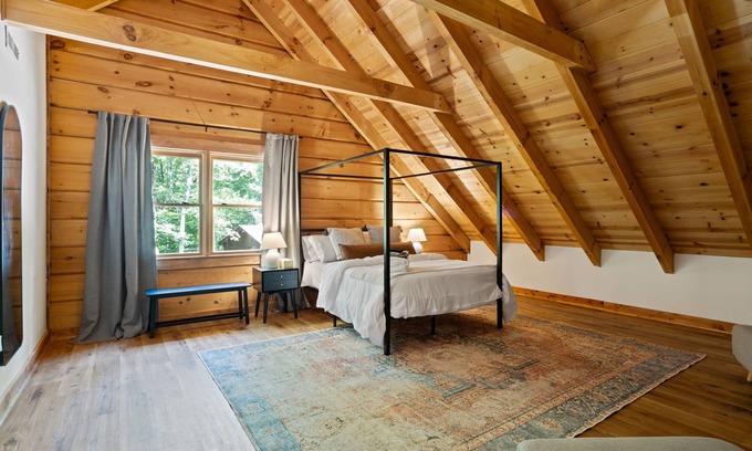 Marietta Cabin | Stylish Cabin 10 minutes from Travelers Rest