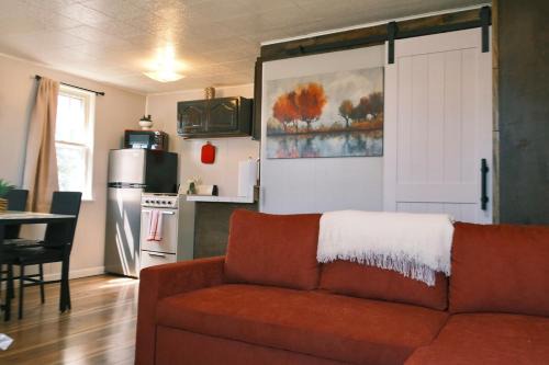 St Ignace House | Stylish Cabin by Mackinac