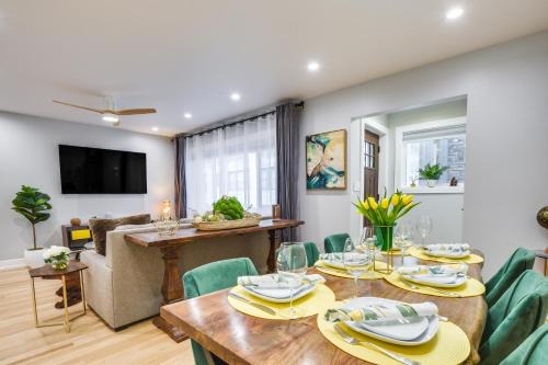 Edgewater Beach House | Stylish Chicago Retreat Walk to Loyola University