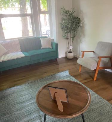 Long Eaton Apartment | Stylish City Unit 4Bd Nottingham