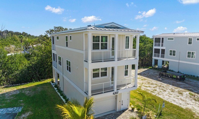 Cortez House | Stylish coastal home next door to AMI enjoy sea coast views with your family.