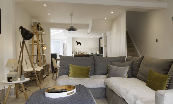 Salcombe House | Stylish Coastal Living | Prime Location | Garden