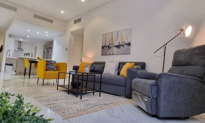 Jeddah Apartment | stylish condo * gym * shaded parking * super location