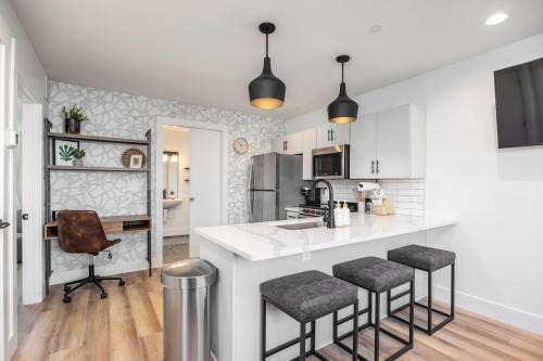 Hillsboro Village Apartment | Stylish Condo in Hillsboro Village by Vanderbilt and Belmont