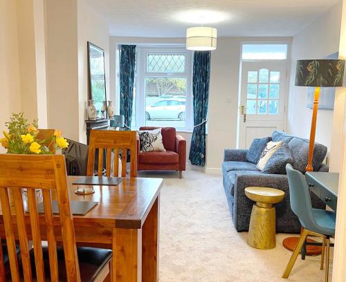 North Ferriby House | Stylish cottage in vibrant riverside village