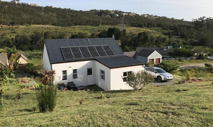 Knysna Cottage | Stylish Country Cottage with solar panels in Knysna