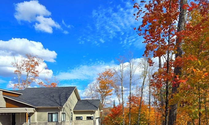 Huntsville House | Stylish & cozy 3-Bedroom Bungalow – Perfect for Memorable Family Escapes!