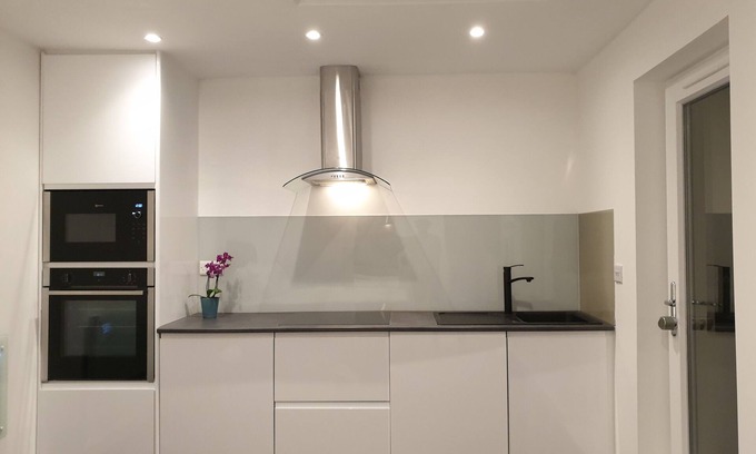 Filton Apartment | Stylish detached studio with a wet room, Satellite TV & other amenities 😀