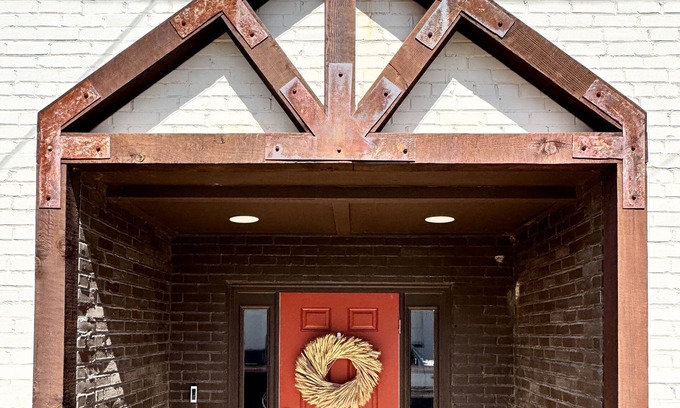 Brownwood Apartment | Stylish downtown apartment in Brownwood close to all of the downtown events