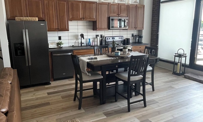 Sandusky Condo | Stylish Downtown Sandusky Condo Perfect for Family Getaway